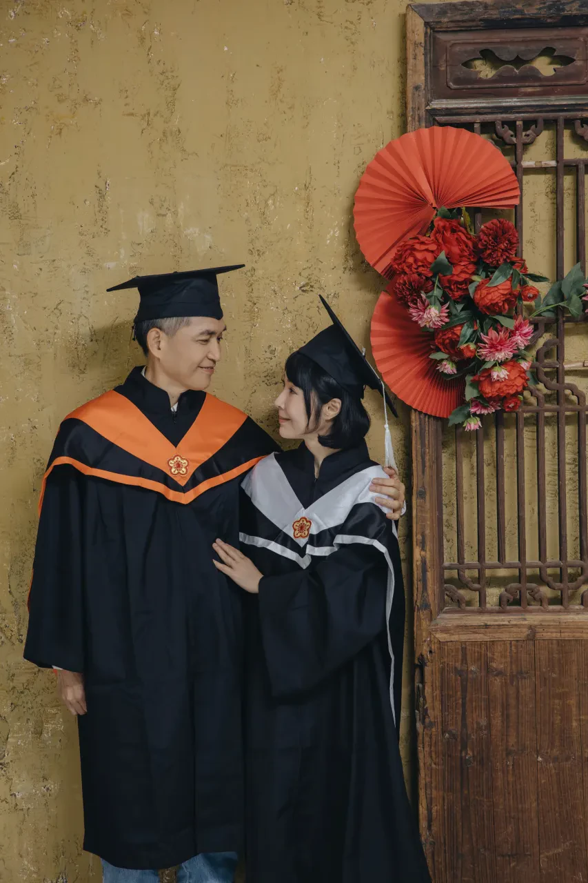 Graduation family photoshoot Singapore - graduate in regalia with family