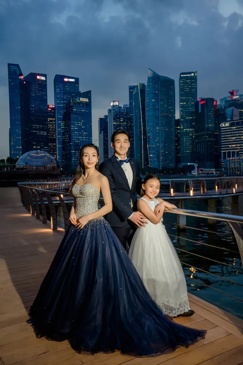 Family photoshoot Singapore - a family photographed by Cang-Ai